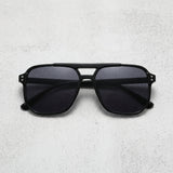 Black frame — Black lens