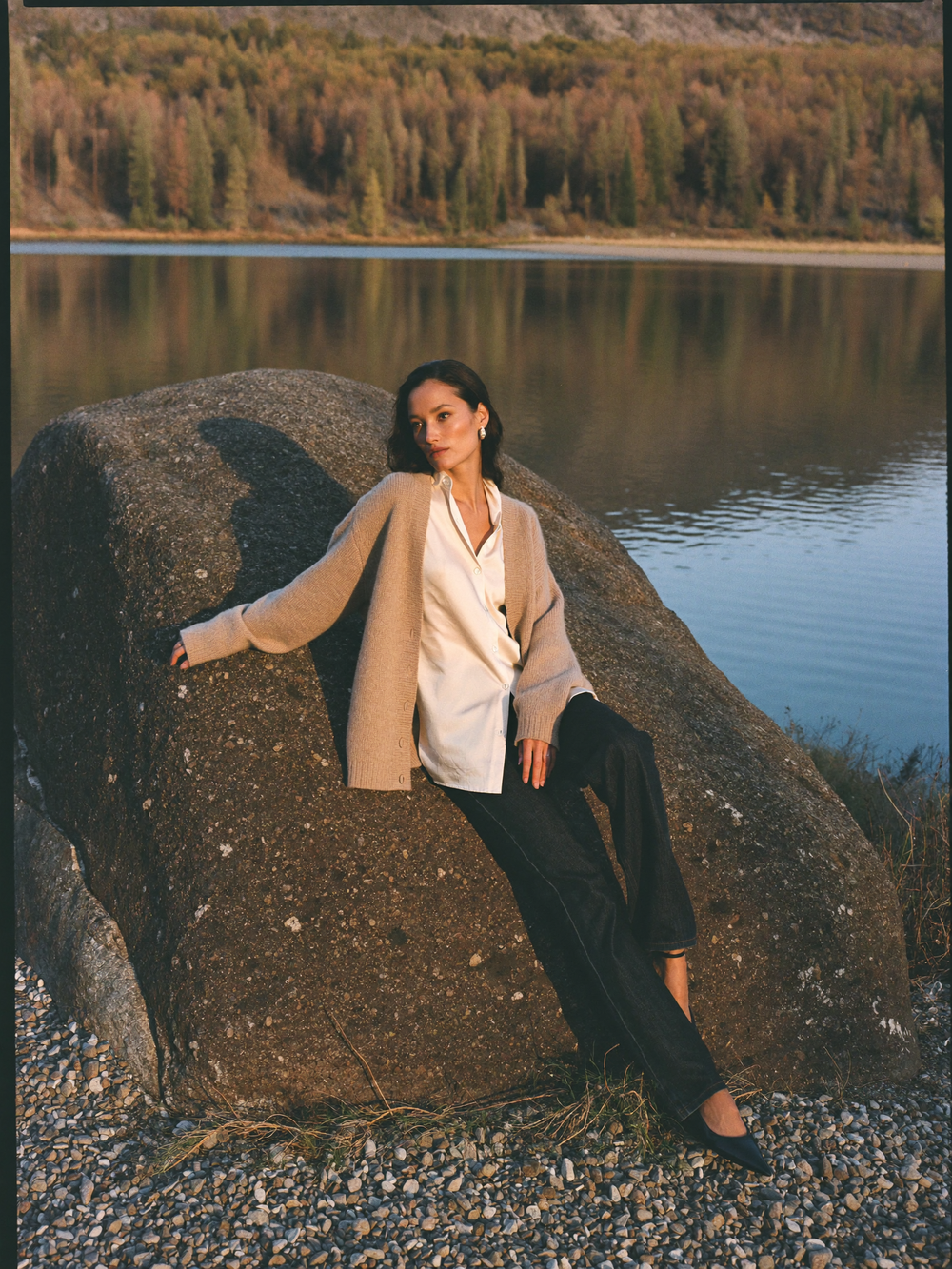 Cashmere cardigan by the lake